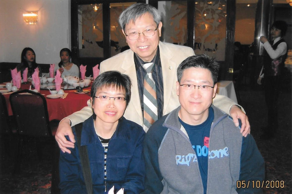 Cecilia Lo (2nd row right) and her Ving Tsun Club students @ R.H.King Academy